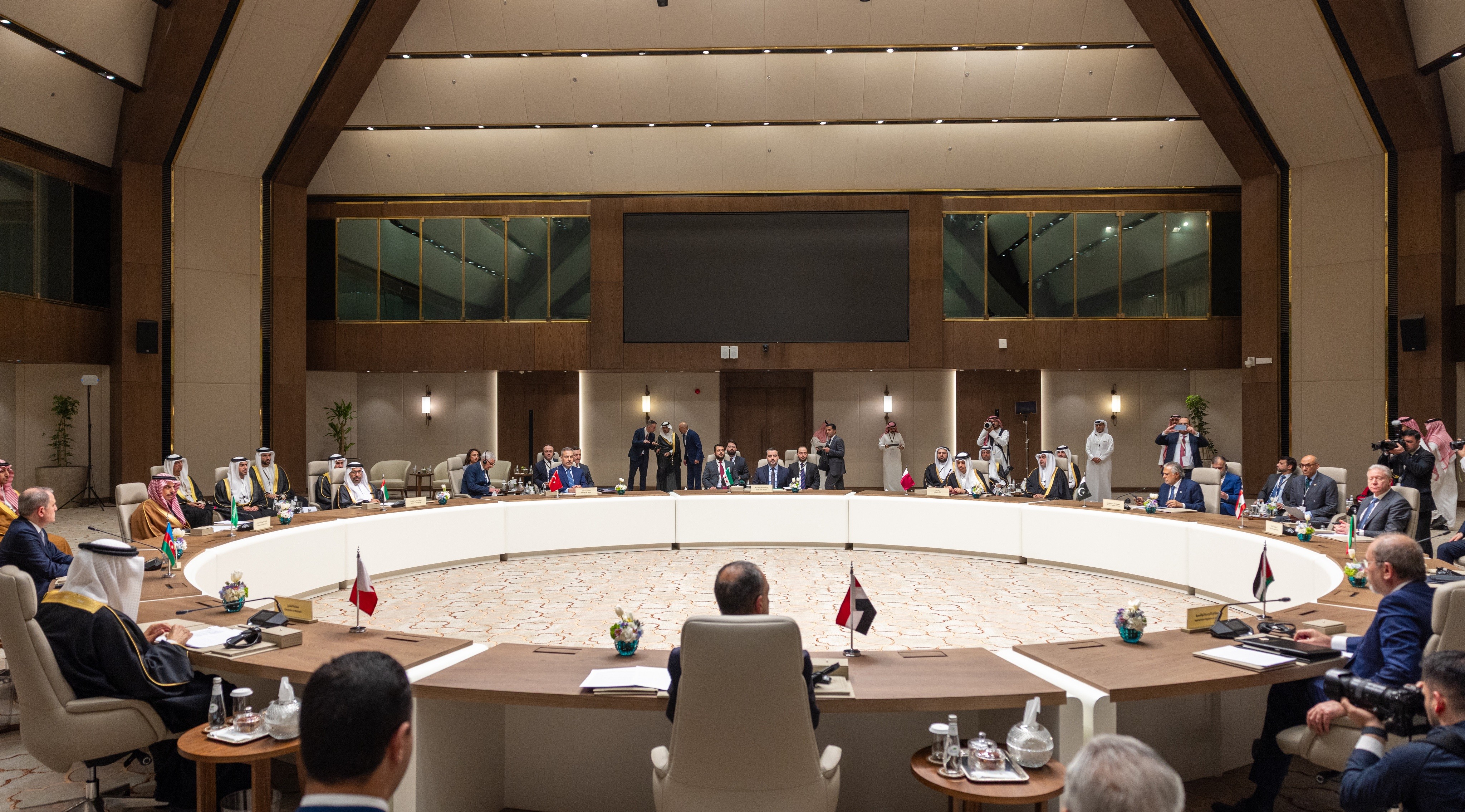 Premiê do Catar diz que ataque do Irã a polo de gás tem 'impacto significativo' no fornecimento global de energia